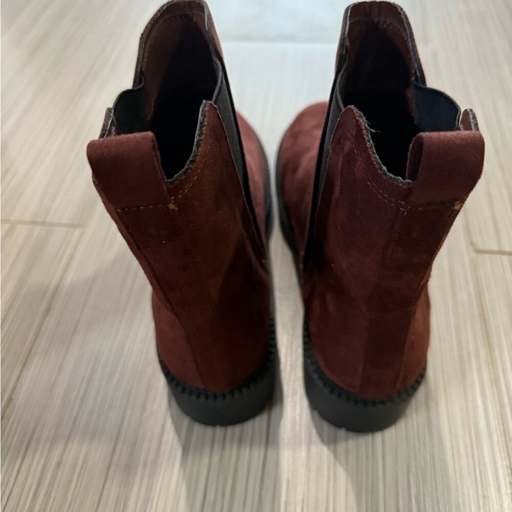 Women coffee brown suede like low ankle boots size 7 NWT - Picture 3 of 8